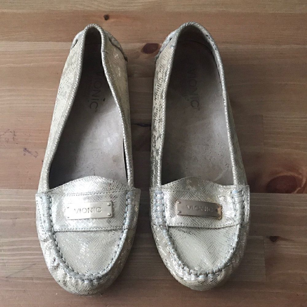 Vionic gold leather flats  